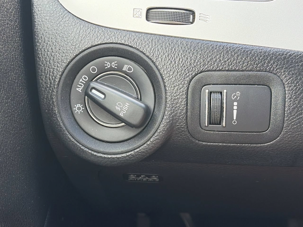 Used 2019 Dodge Journey SE w/ Connectivity Group FWD image 23
