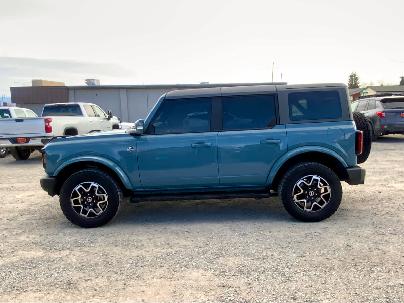 Used 2023 Ford Bronco Outer Banks image 2