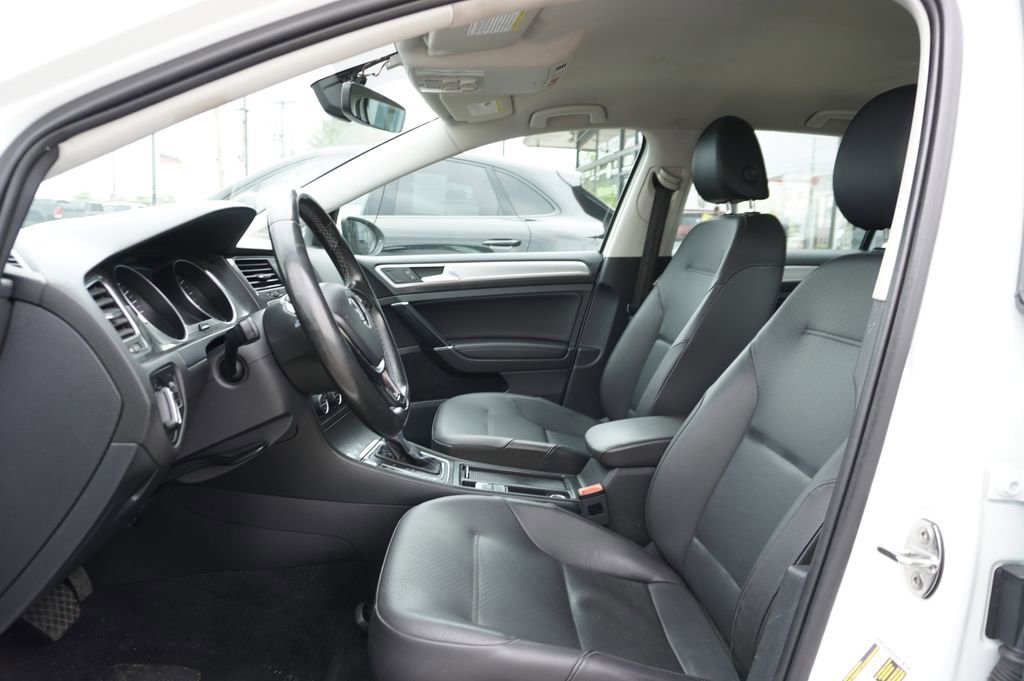 Used 2016 Volkswagen e-Golf SEL Premium w/ Driver Assistance Package FWD image 2