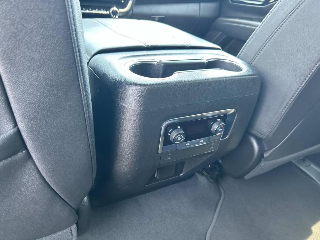 Used 2025 Chevrolet Suburban Z71 AWD/4WD image 19