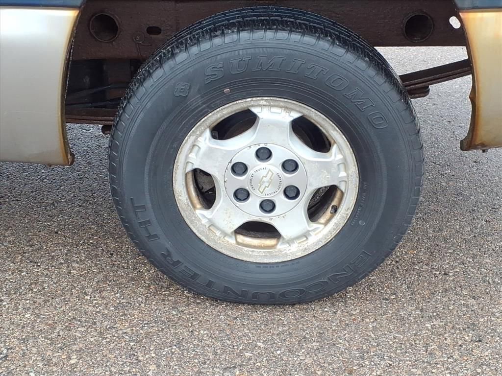 Used 2001 Chevrolet Silverado 1500 LS w/ Firm Ride Suspension Pkg image 8