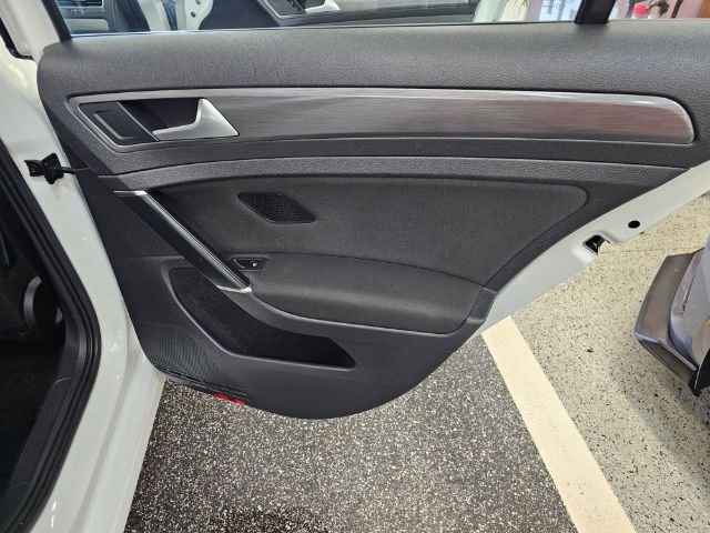 Used 2019 Volkswagen Golf S image 27