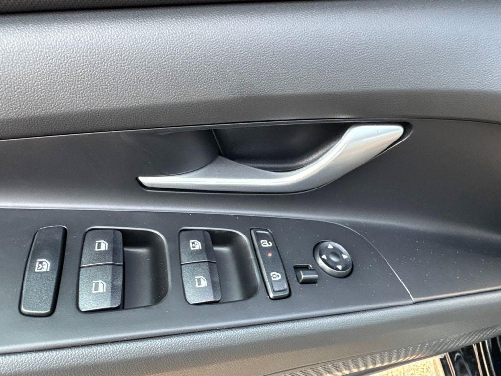 New 2026 Hyundai Elantra Limited FWD image 11