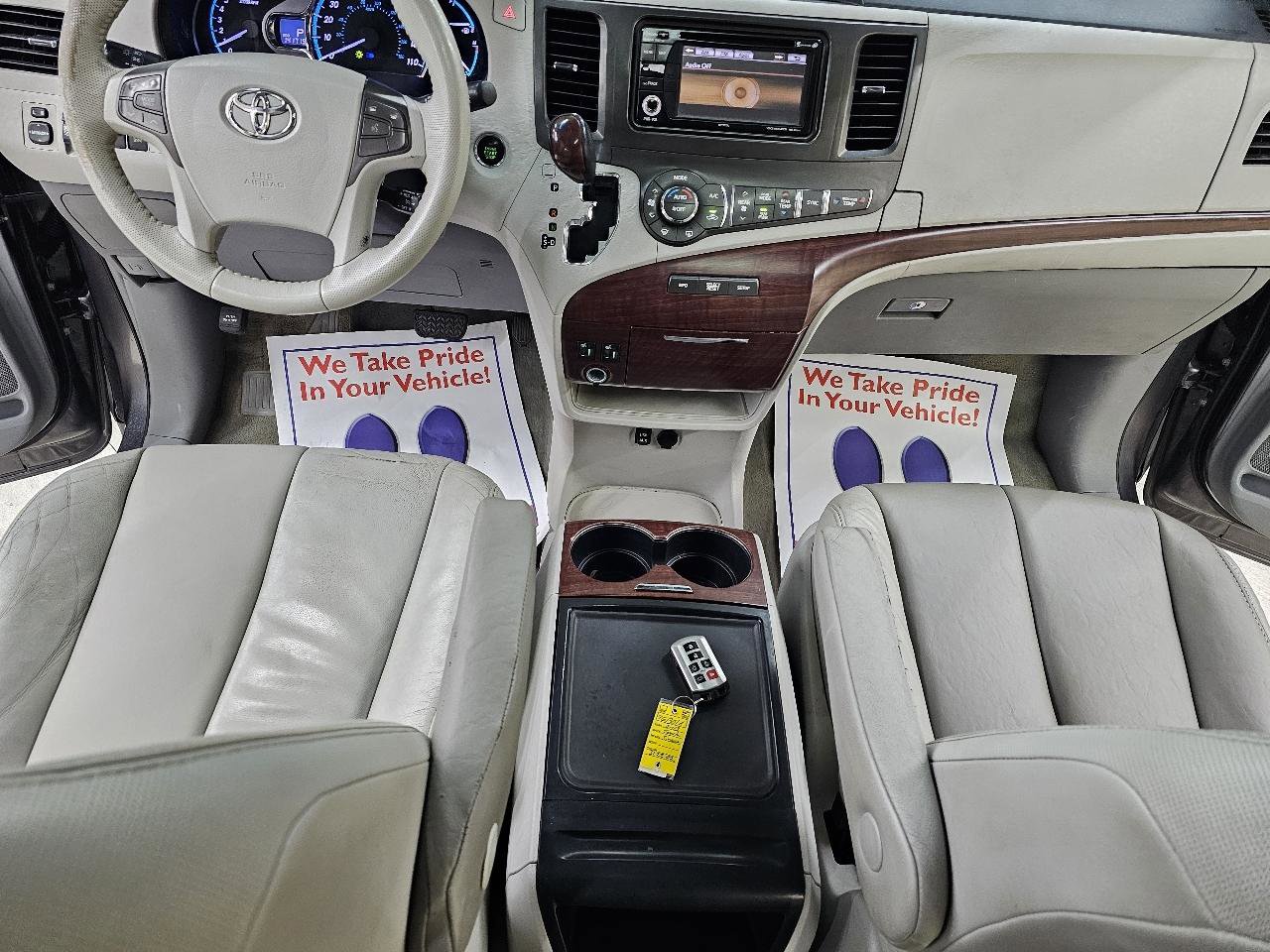 Used 2013 Toyota Sienna XLE image 31