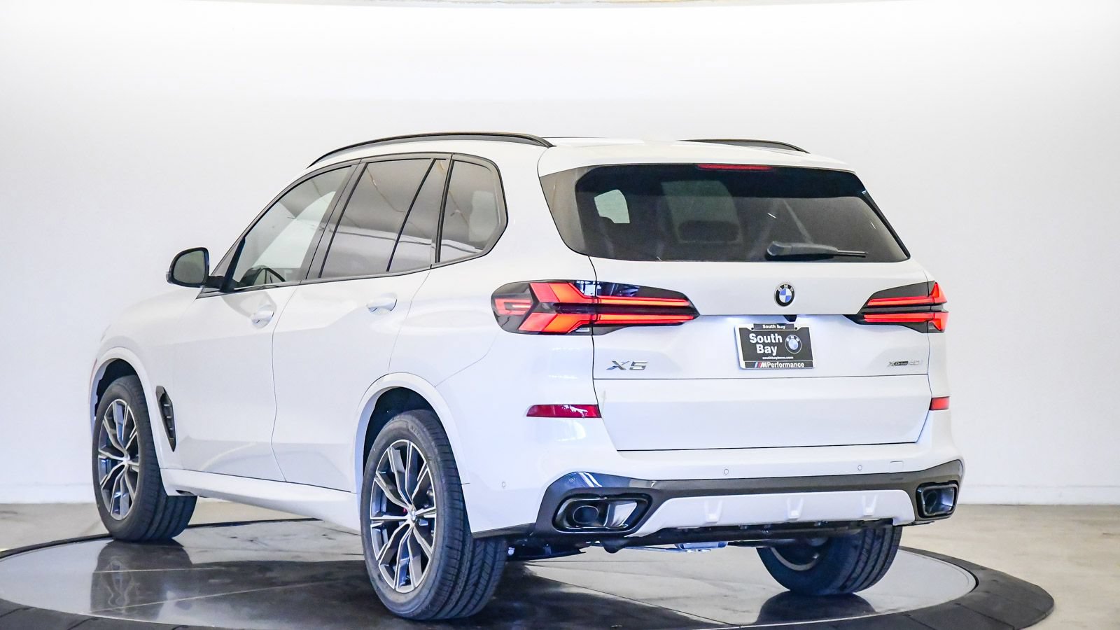 New 2026 BMW X5 xDrive40i w/ M Sport Package AWD/4WD image 2