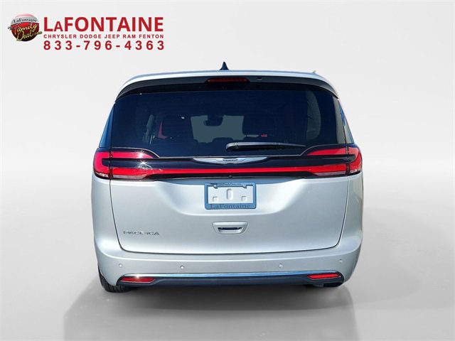 Used 2024 Chrysler Pacifica Touring-L image 6