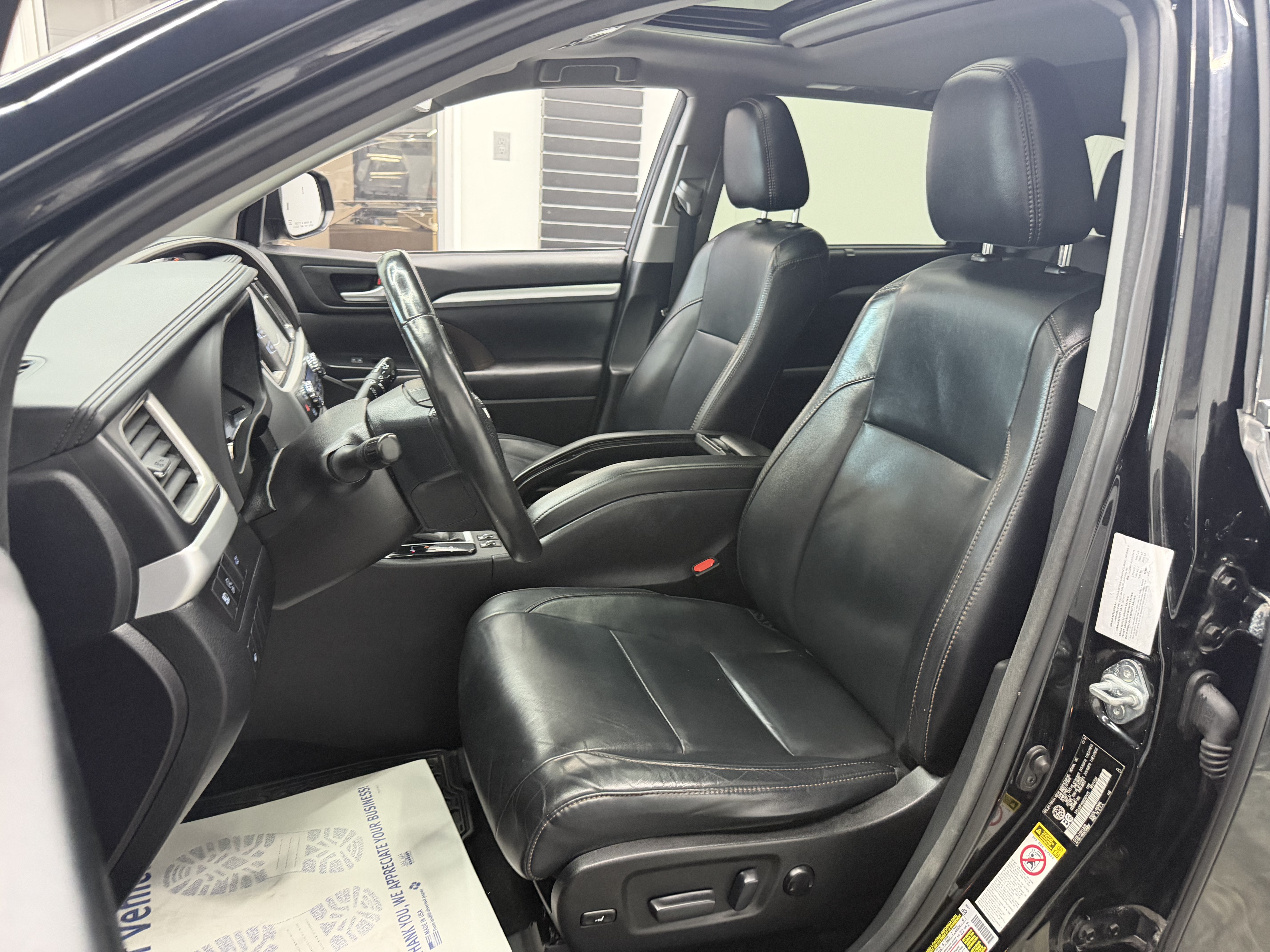 Used 2017 Toyota Highlander XLE AWD/4WD image 14
