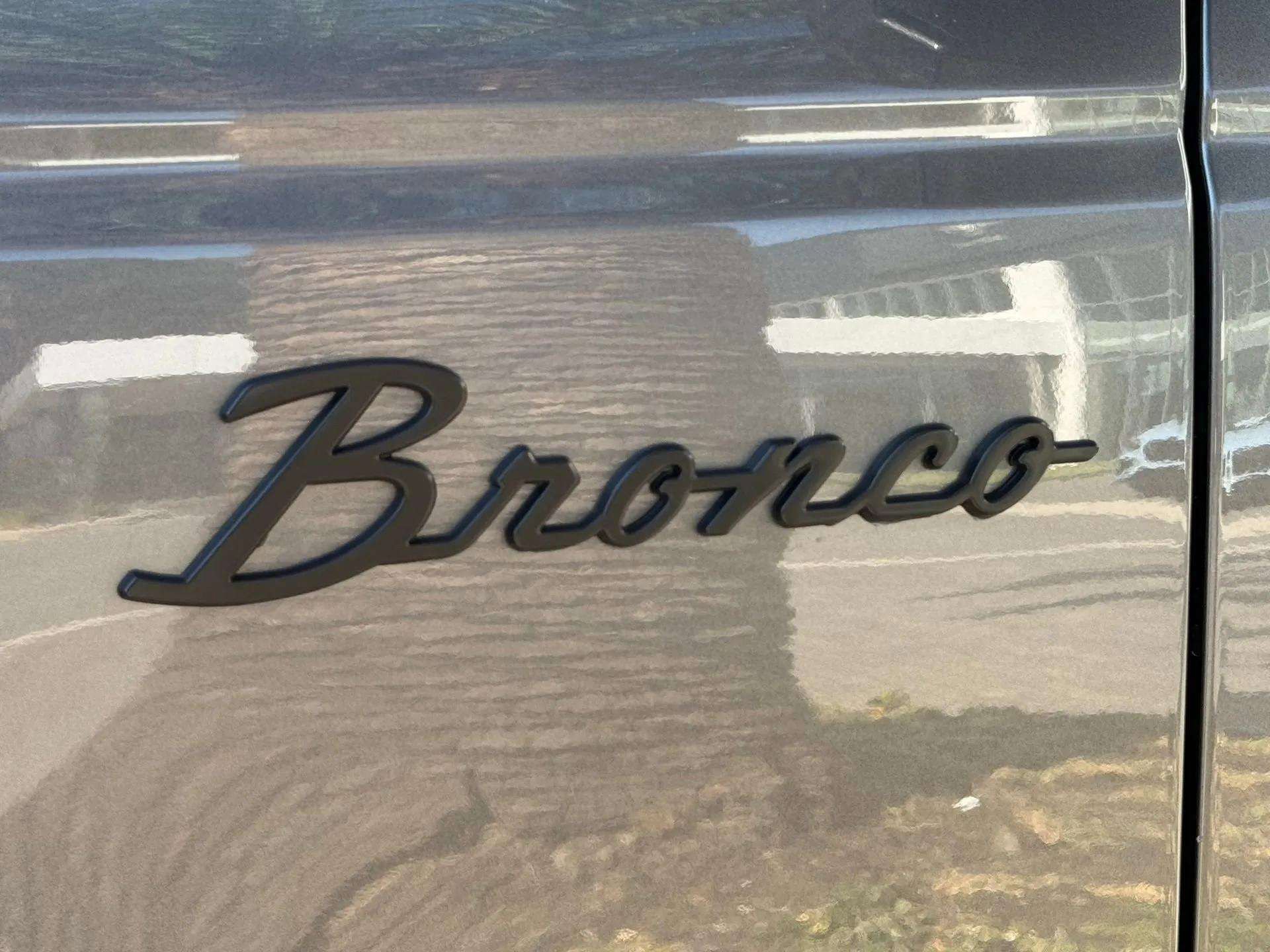 Used 2023 Ford Bronco Outer Banks w/ Sasquatch Package image 12