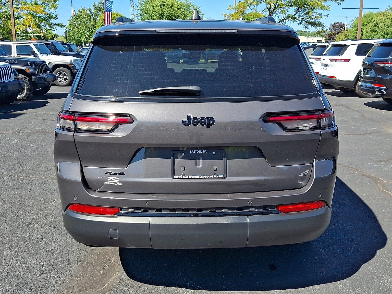 Used 2023 Jeep Grand Cherokee L Laredo AWD/4WD image 5
