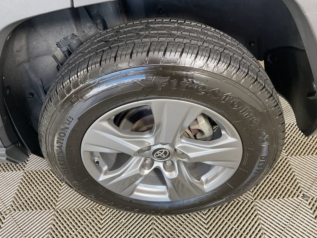 Used 2023 Toyota RAV4 LE AWD/4WD image 6
