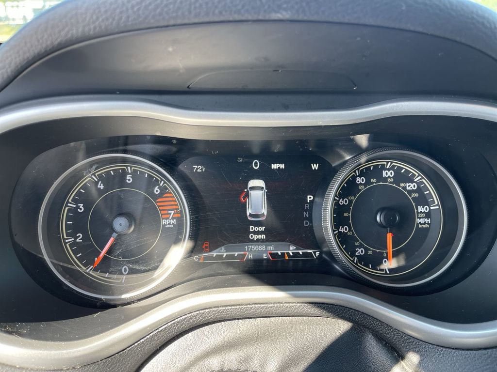 Used 2017 Jeep Cherokee Trailhawk image 15