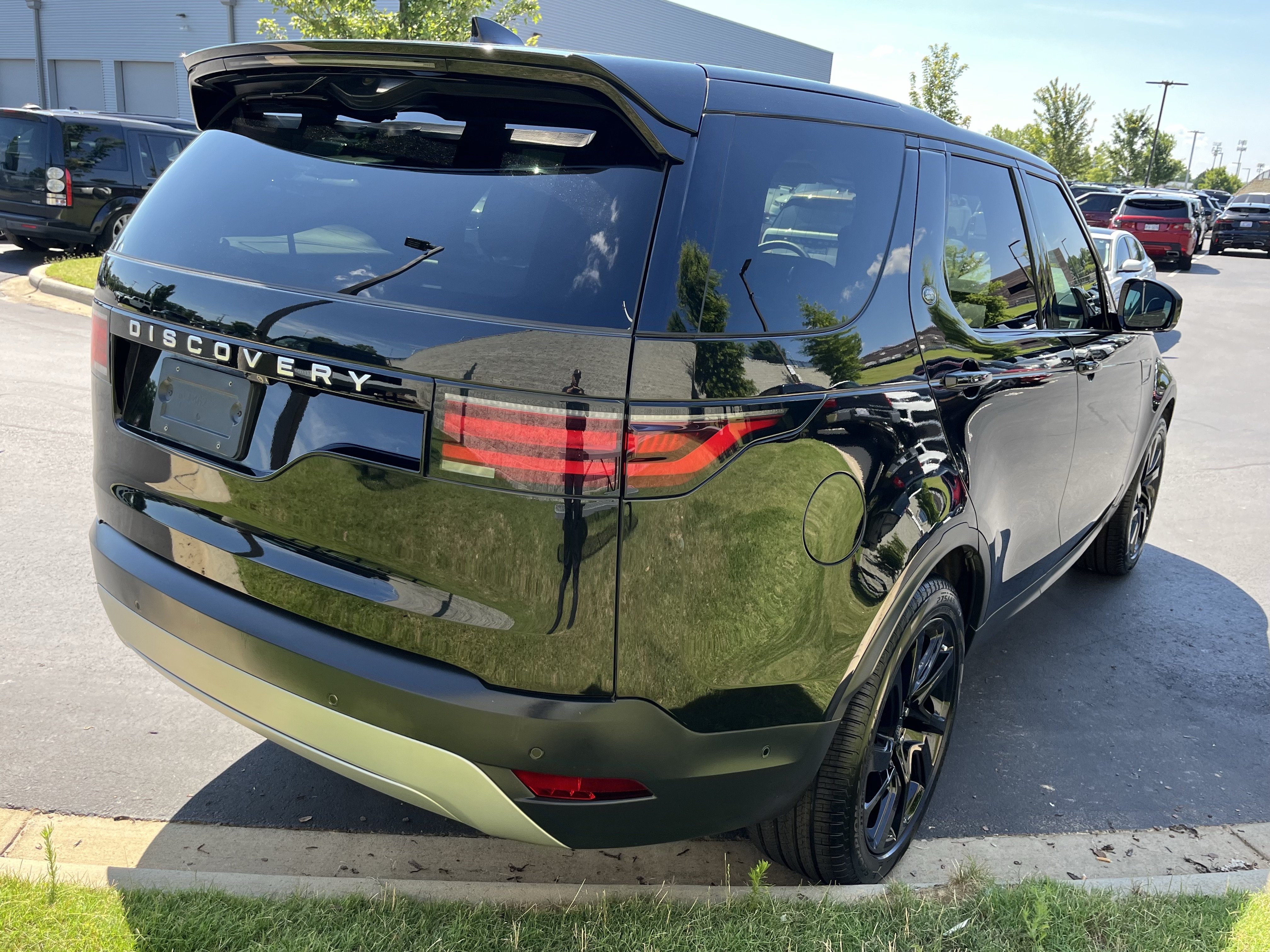 Certified 2024 Land Rover Discovery S AWD/4WD image 7