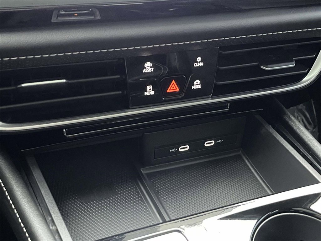 Used 2024 Volkswagen Atlas SE image 31