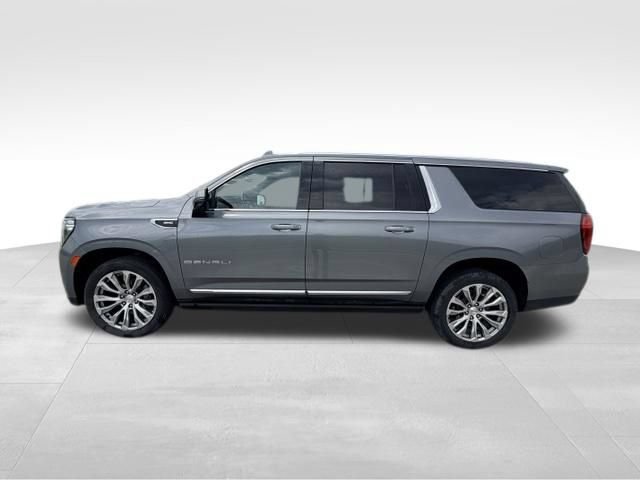 Used 2022 GMC Yukon XL Denali AWD/4WD image 3