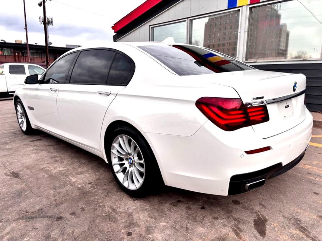 Used 2015 BMW 750Li xDrive image 4