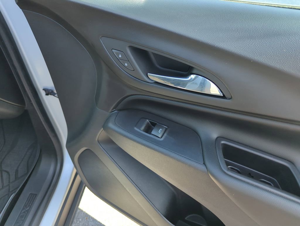 Used 2018 Chevrolet Equinox LT FWD image 34