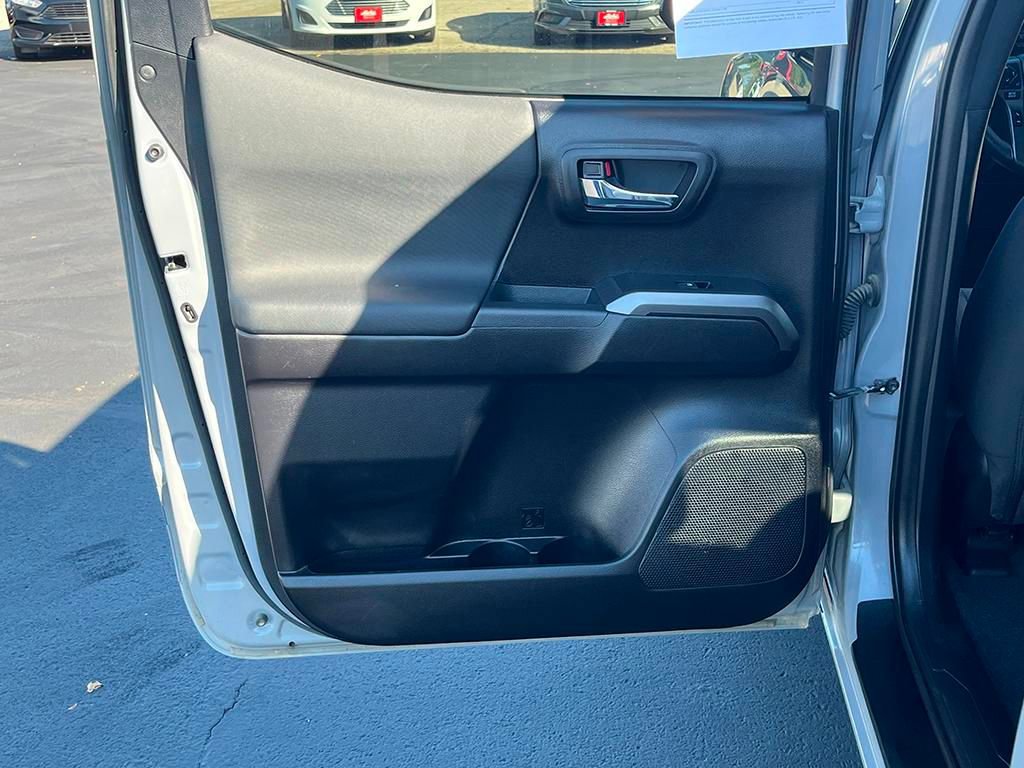 Used 2020 Toyota Tacoma TRD Off-Road image 32