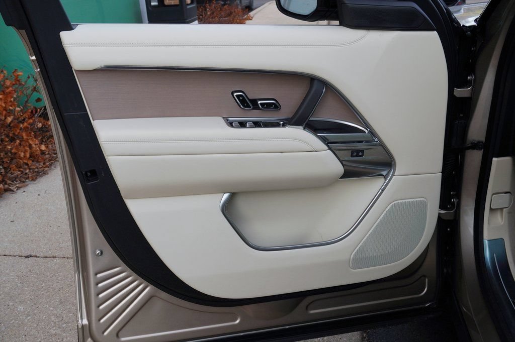 Used 2026 Land Rover Range Rover SE AWD/4WD image 9