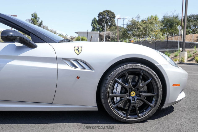Used 2012 Ferrari California RWD image 11