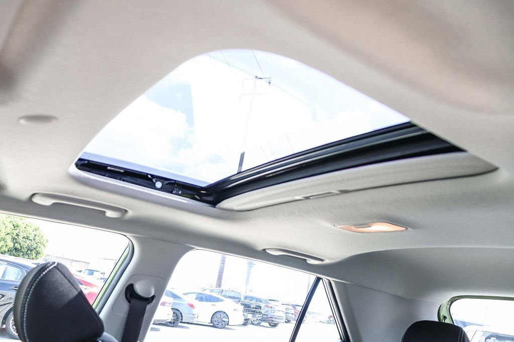 Used 2024 Hyundai Venue SEL image 27