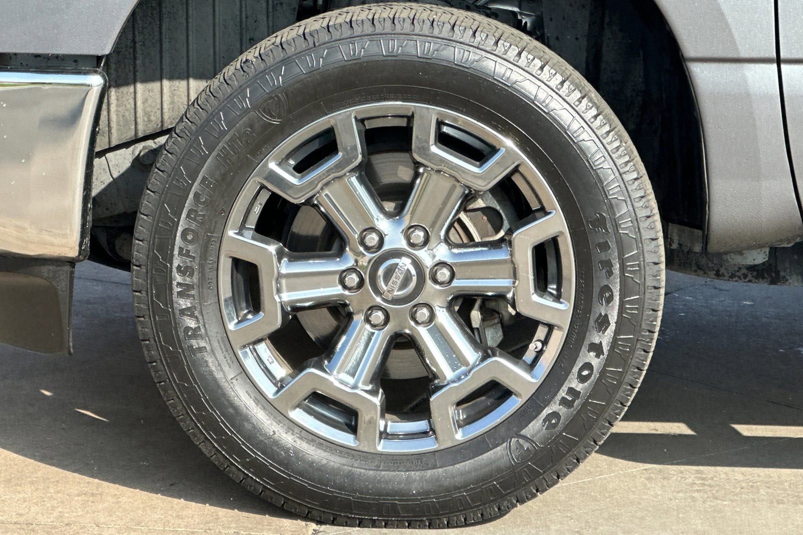 Used 2017 Nissan Titan SV image 27