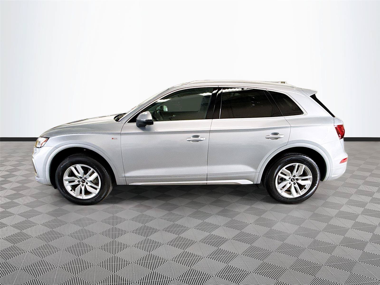 Used 2023 Audi Q5 2.0T Premium w/ Convenience Package AWD/4WD image 4
