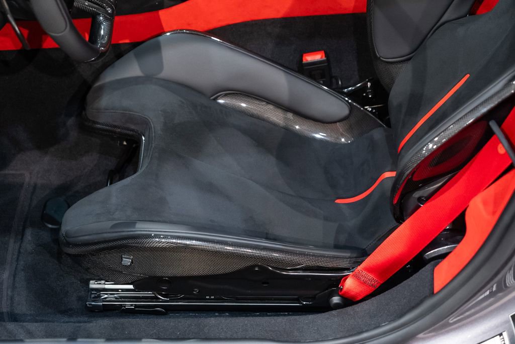 Certified 2025 Ferrari 12Cilindri RWD image 30