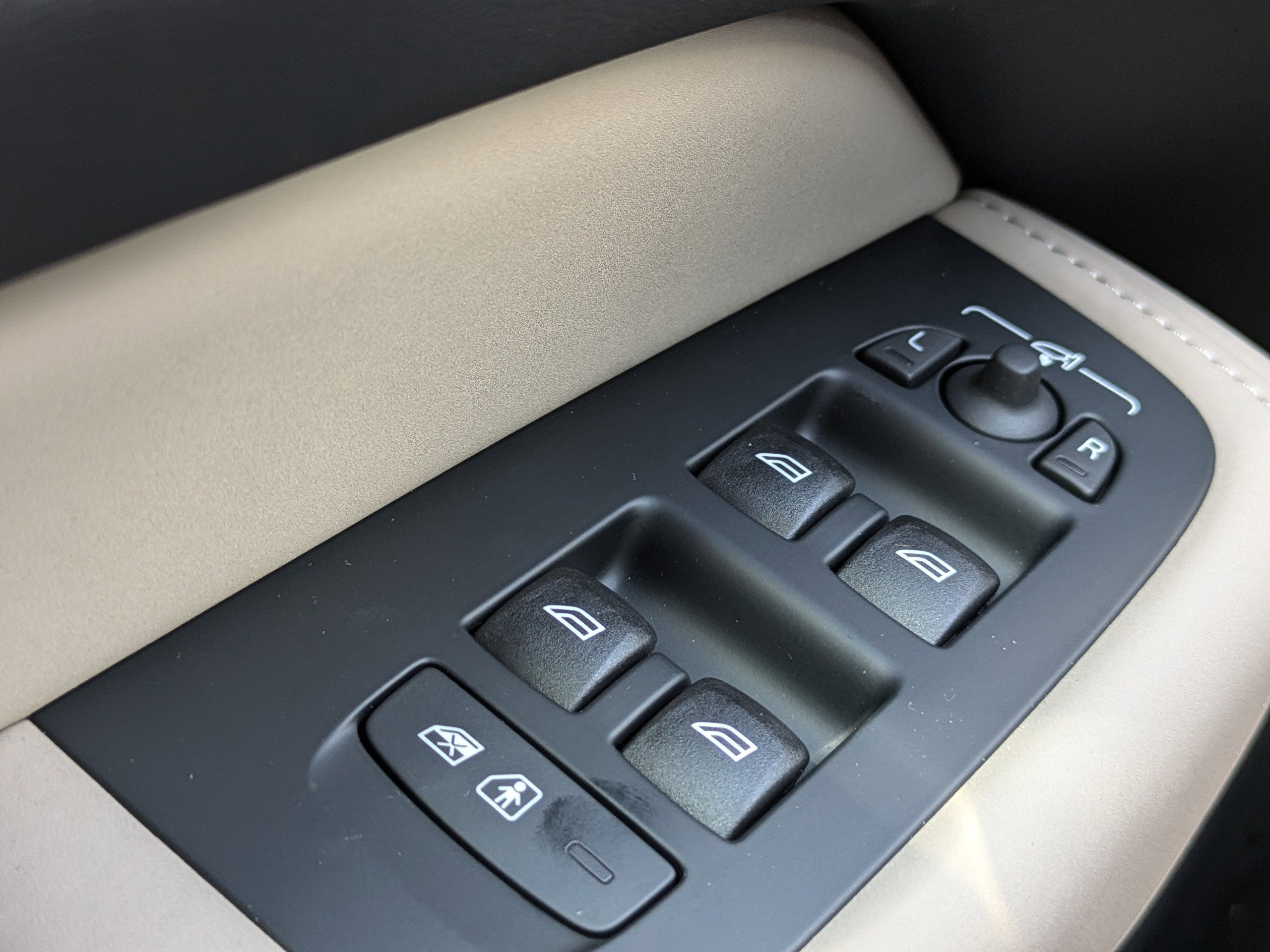 New 2026 Volvo XC60 T8 Core image 23