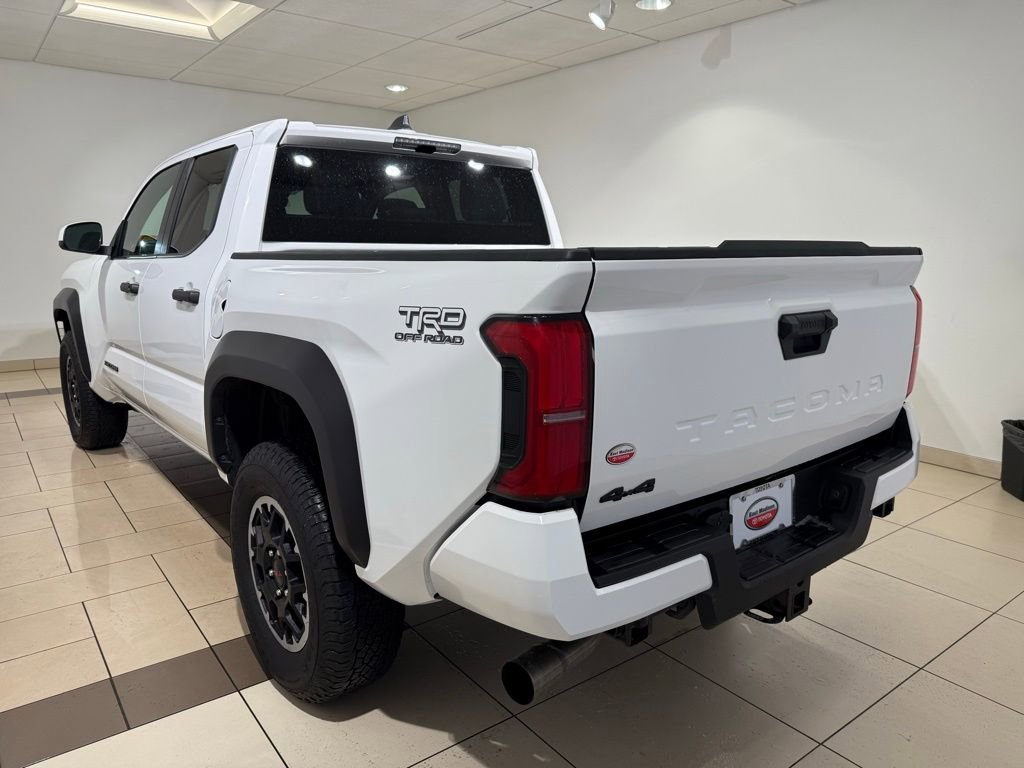 Certified 2025 Toyota Tacoma TRD Off-Road AWD/4WD image 3