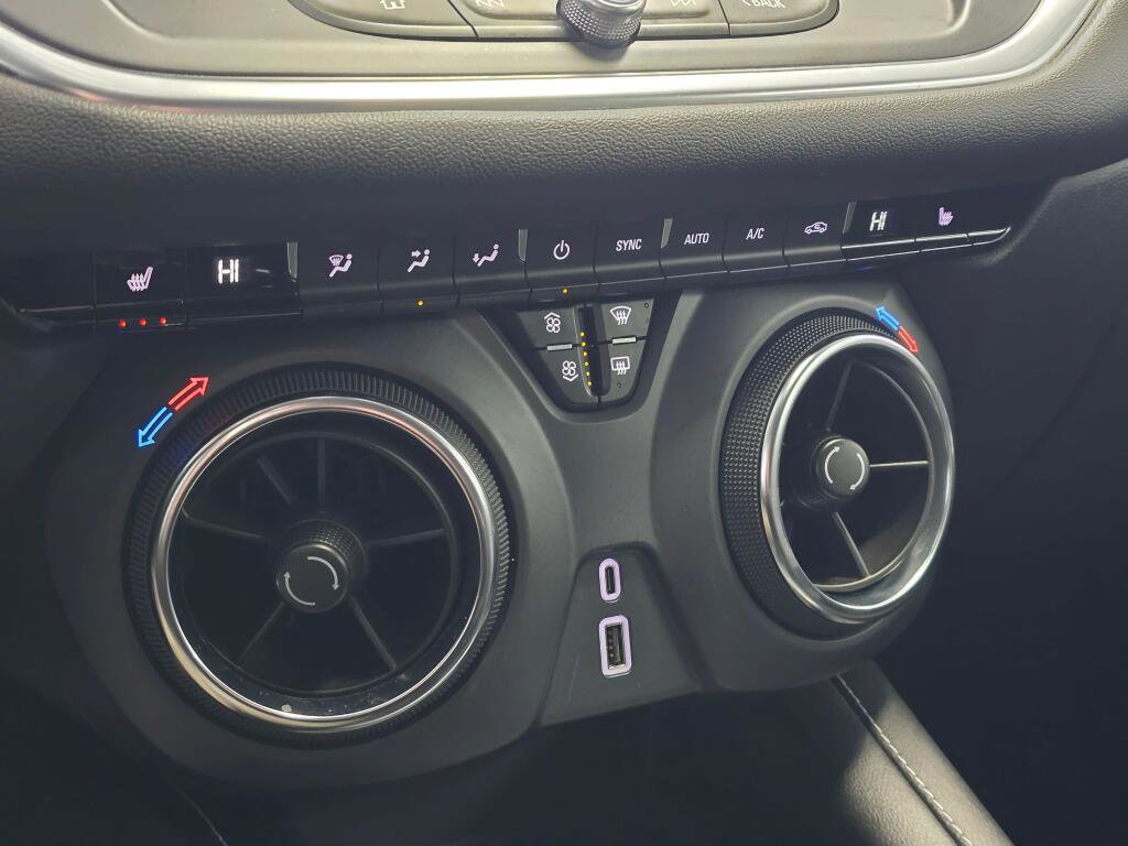 Used 2025 Chevrolet Blazer LT image 30