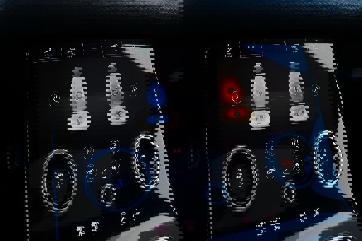 Used 2018 Land Rover Range Rover Velar R-Dynamic SE image 30