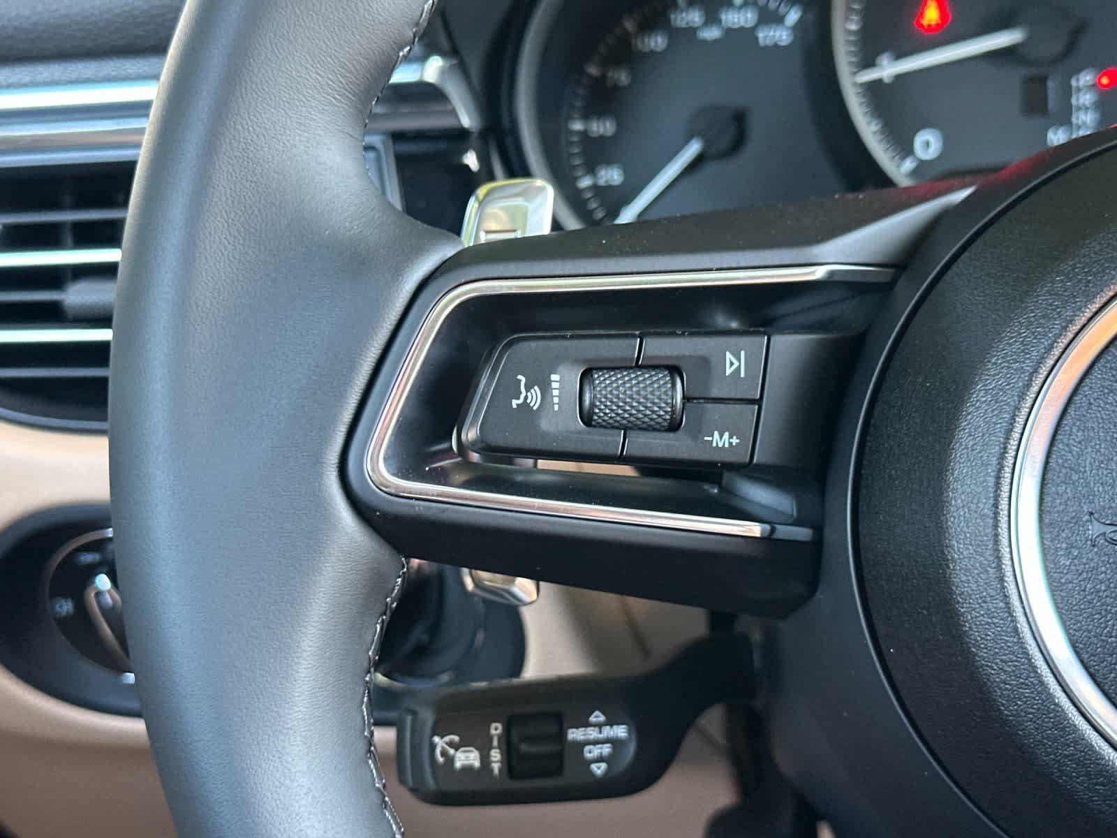 New 2026 Porsche Macan AWD/4WD image 27
