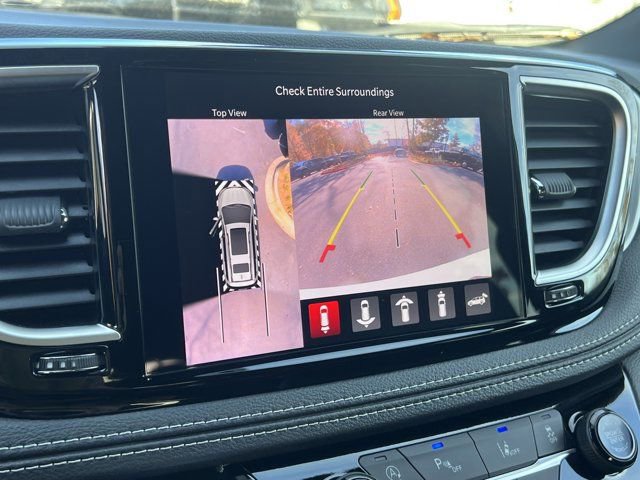 New 2026 Chrysler Pacifica Limited image 25