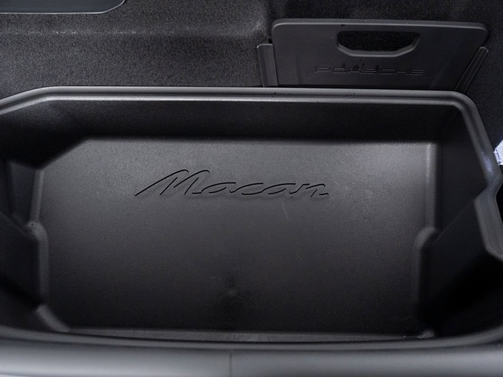 Certified 2025 Porsche Macan 4 Electric AWD/4WD image 48