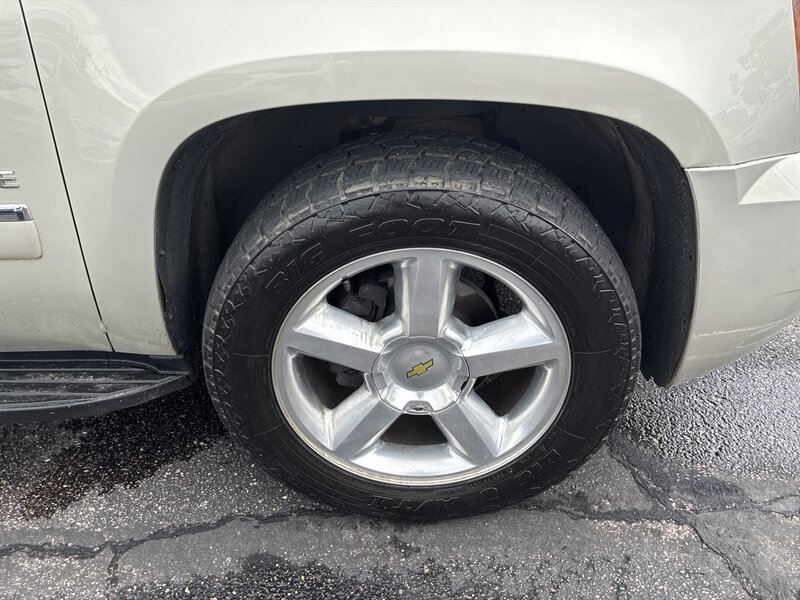 Used 2014 Chevrolet Tahoe LTZ AWD/4WD image 12