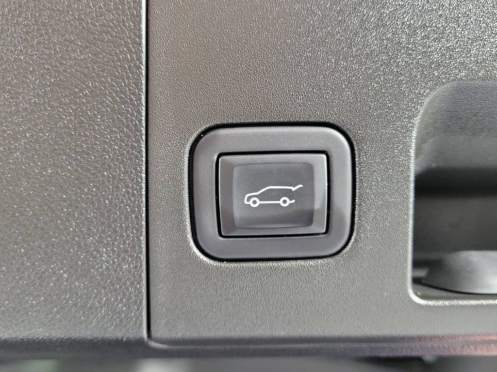Certified 2023 Cadillac XT4 Sport FWD image 9
