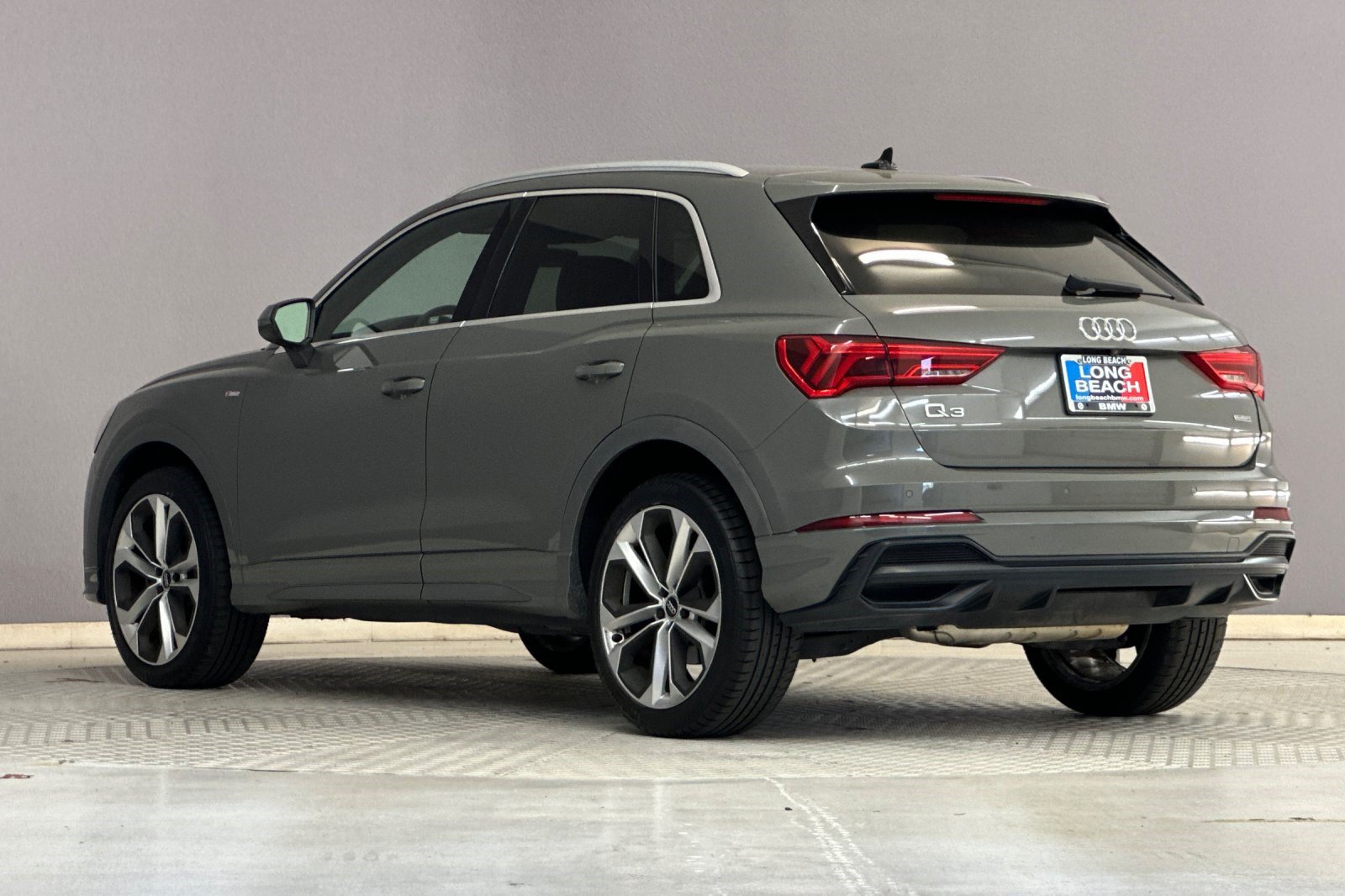 Used 2020 Audi Q3 2.0T Premium Plus w/ Premium Plus Package AWD/4WD image 3