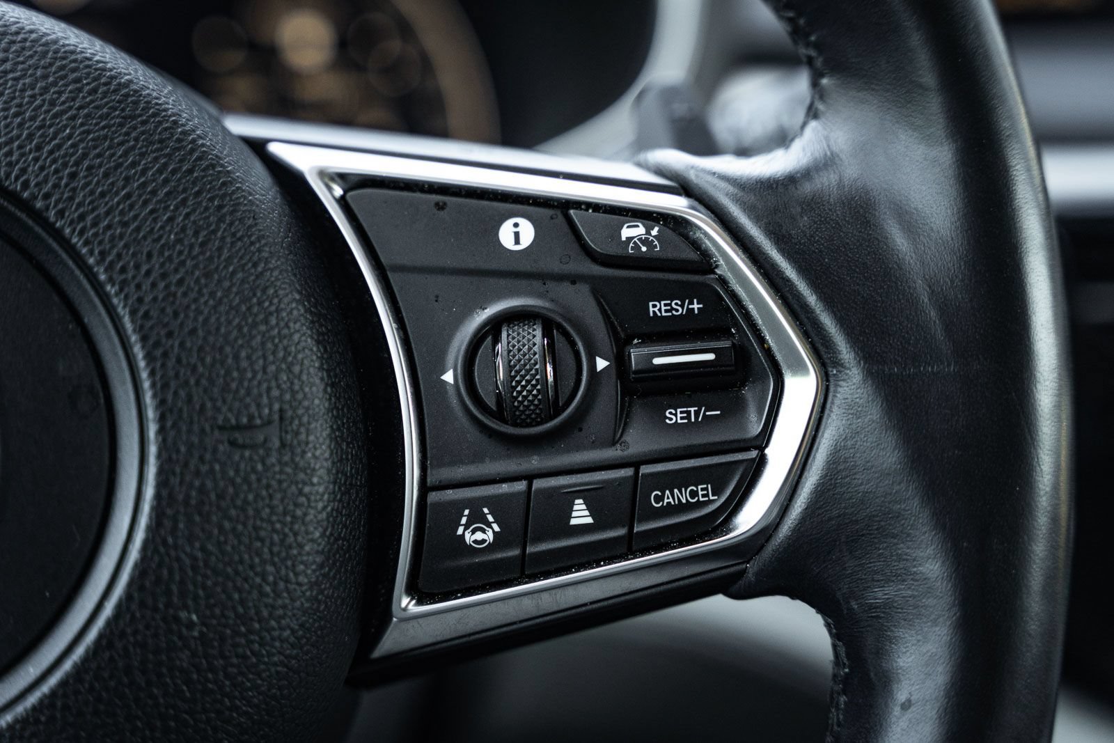 Used 2023 Acura MDX SH-AWD w/ Advance Package image 29