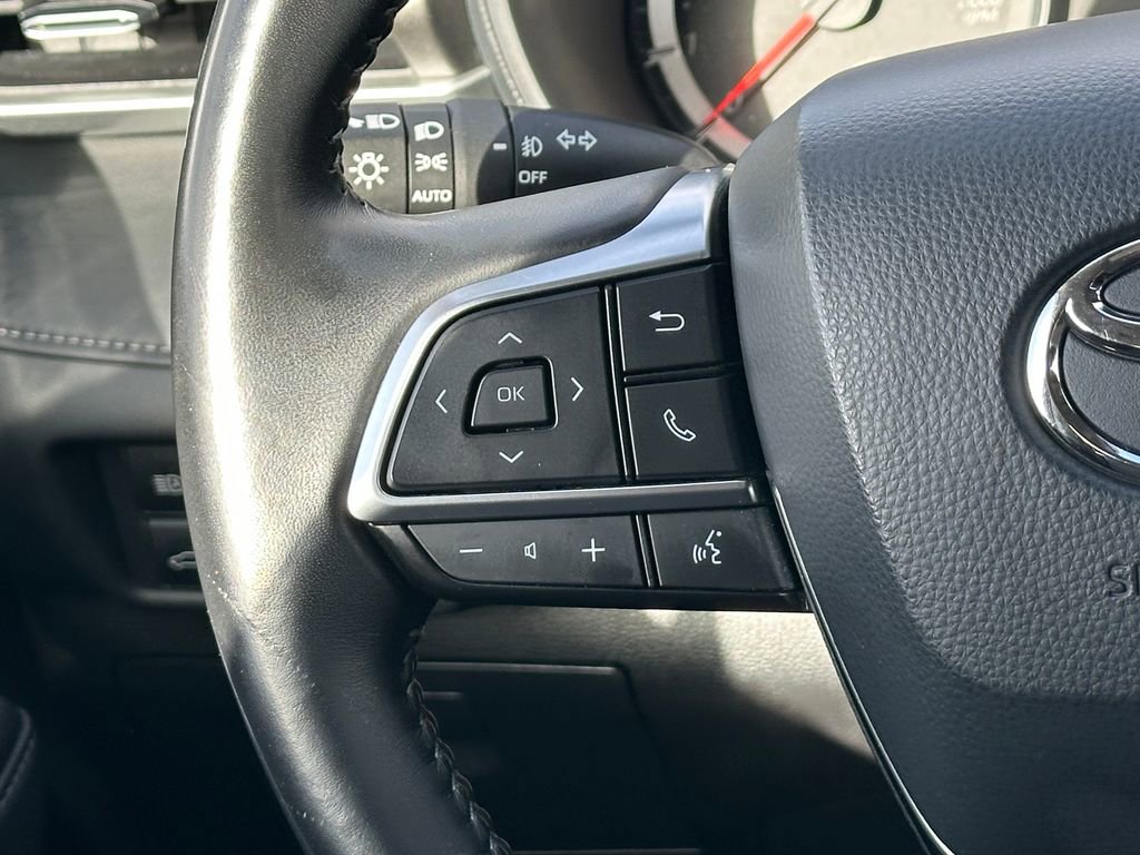 Used 2020 Toyota Highlander LE image 21