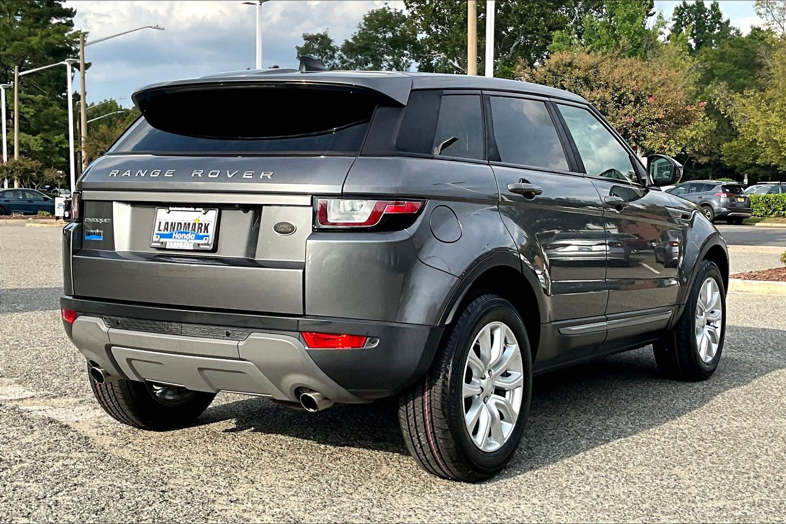 Used 2019 Land Rover Range Rover Evoque SE AWD/4WD image 2