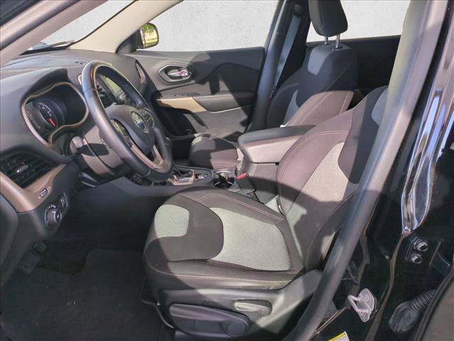 Used 2018 Jeep Cherokee Latitude w/ Altitude Package FWD image 15