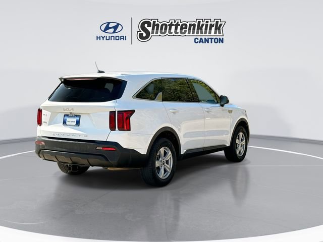 Used 2022 Kia Sorento LX image 8