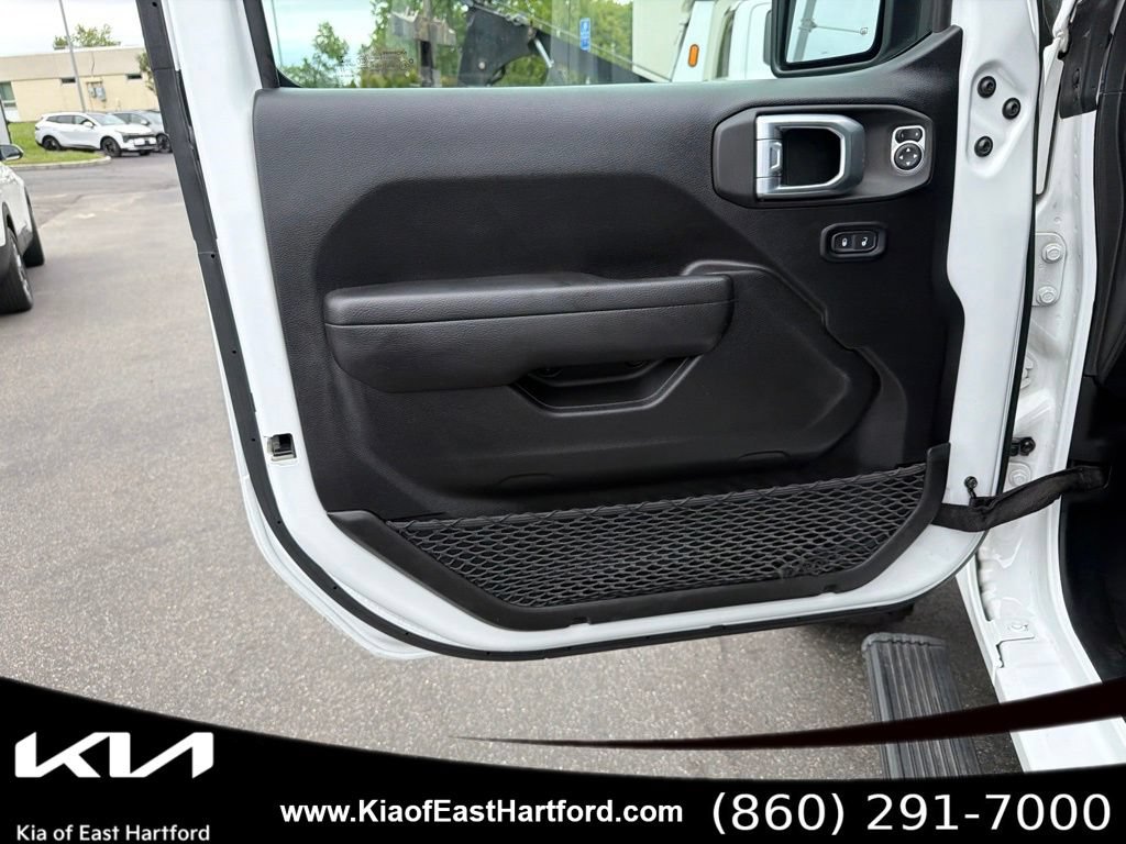Used 2022 Jeep Wrangler Unlimited Rubicon w/ Xtreme Recon 35" Tire Package AWD/4WD image 27