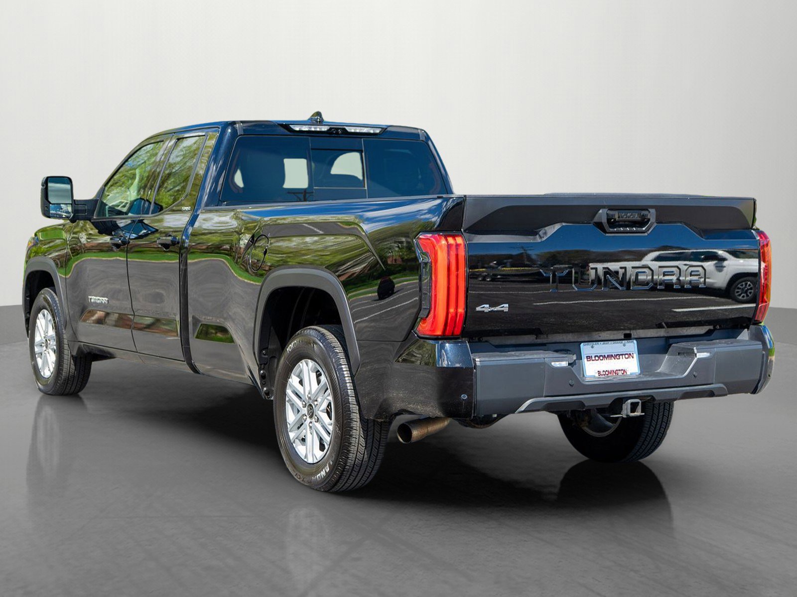 Used 2023 Toyota Tundra SR5 w/ SR5 Premium Package AWD/4WD image 5