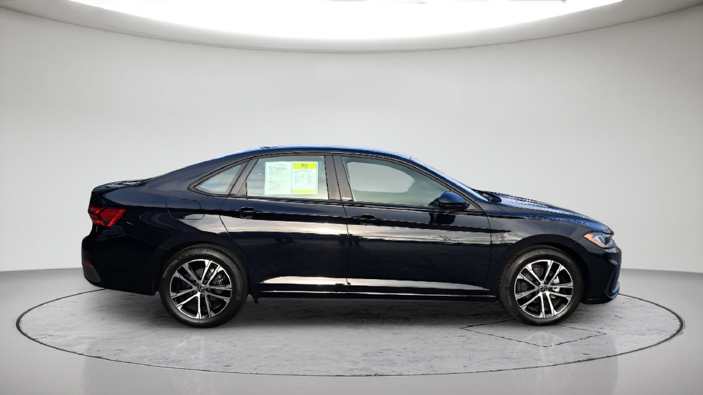 Used 2026 Volkswagen Jetta Sport FWD image 4