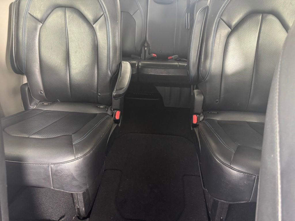 Used 2021 Chrysler Pacifica Touring-L w/ Uconnect Theater Family Group AWD/4WD image 15