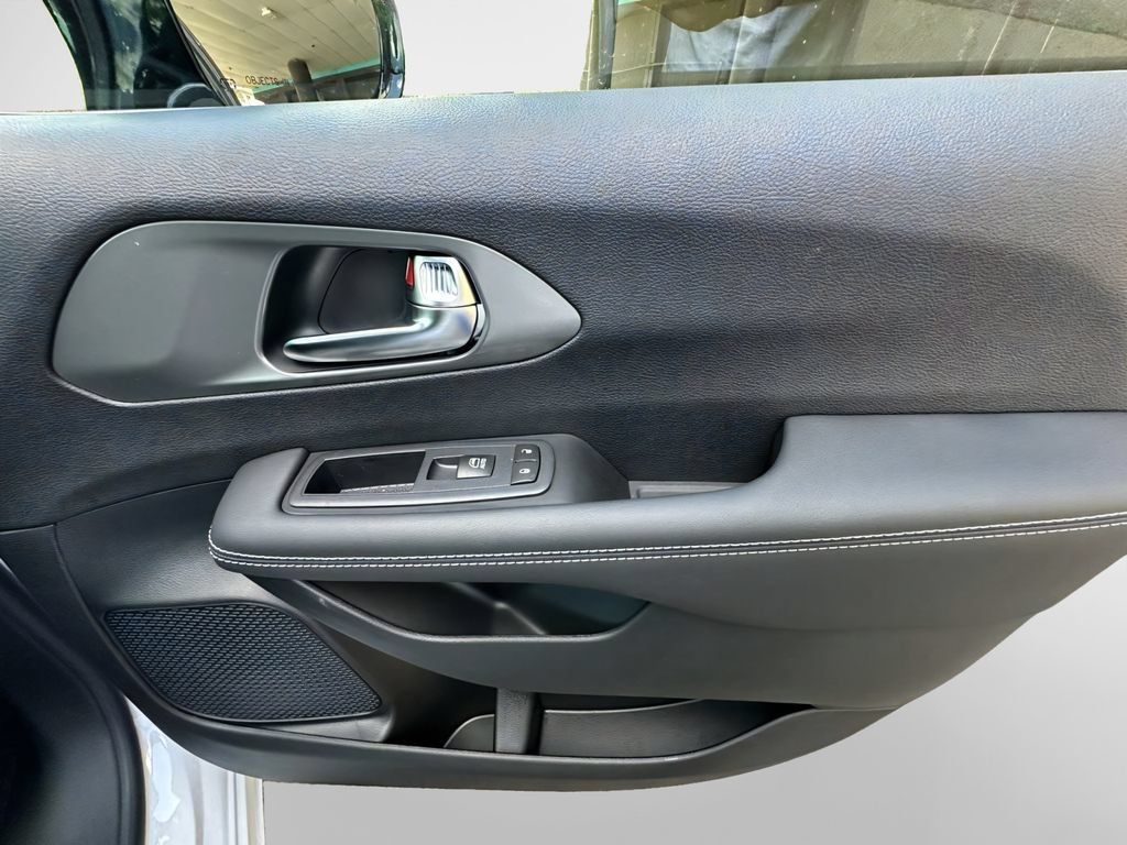 New 2026 Chrysler Pacifica Select FWD image 27