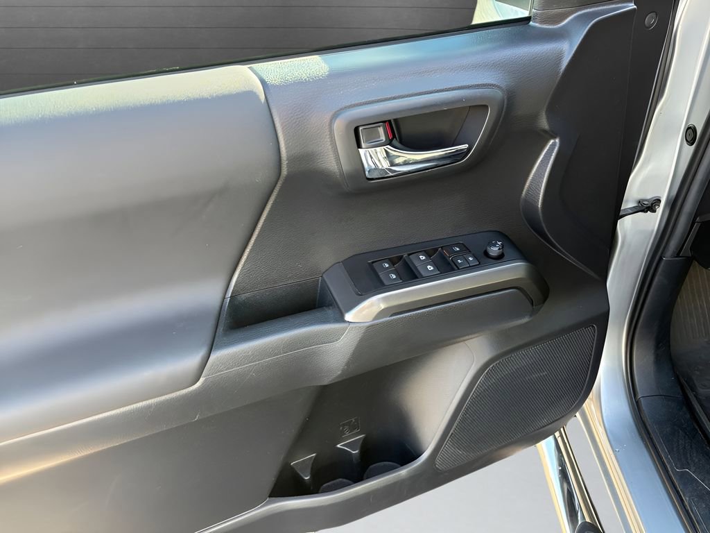 Used 2022 Toyota Tacoma TRD Off-Road image 25