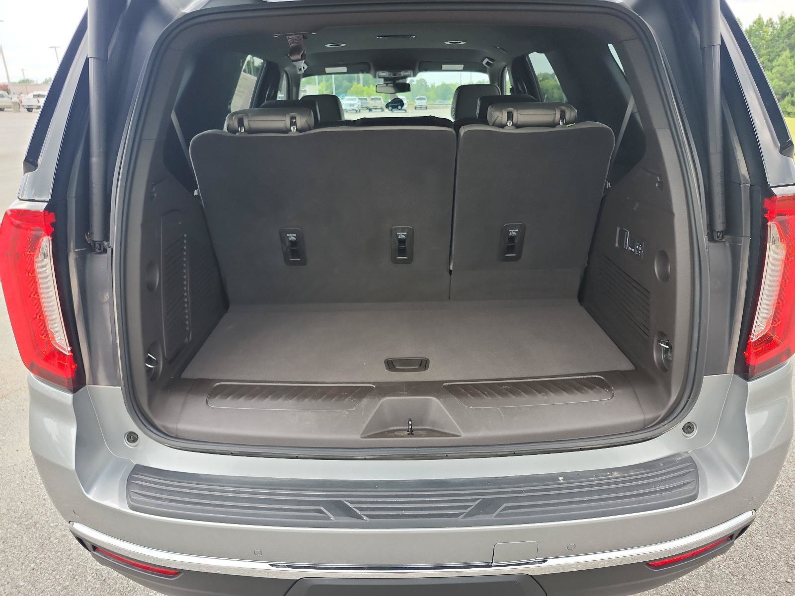 Certified 2024 GMC Yukon SLT w/ SLT Luxury Package AWD/4WD image 10