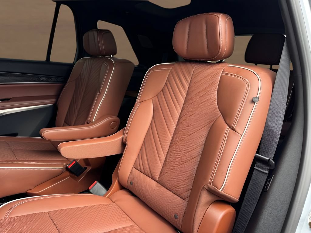 New 2027 Cadillac Vistiq Platinum w/ LPO, Floor Liner Package AWD/4WD image 21